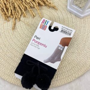 chaussette noire avec pompons
