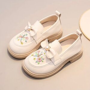 Mocassin beige avec broderie