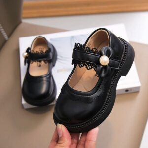 Chaussure Noir avec collerette en dentelle