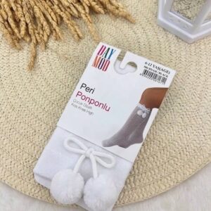 chaussette blanc avec des pompons